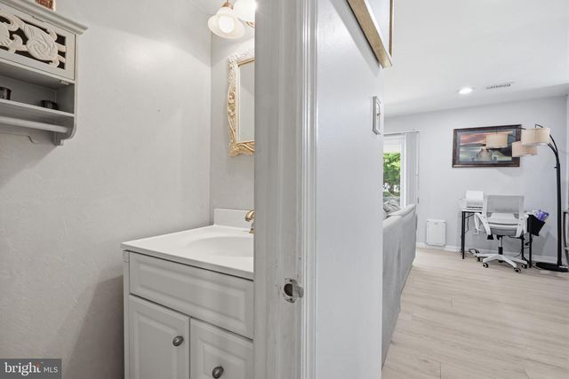 160 TOLL DR, Southampton, PA 18966