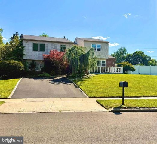 160 TOLL DR, Southampton, PA 18966