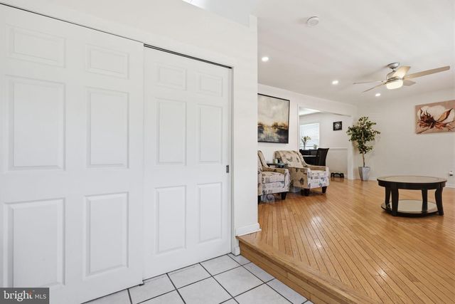 160 TOLL DR, Southampton, PA 18966