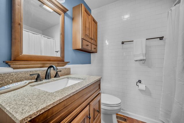 1006 Twin Oaks Dr, White Bluff, TN 37187