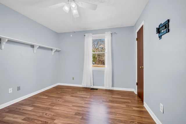 1006 Twin Oaks Dr, White Bluff, TN 37187