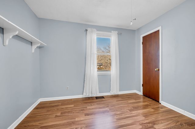 1006 Twin Oaks Dr, White Bluff, TN 37187