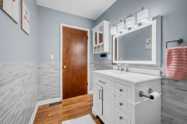 1006 Twin Oaks Dr, White Bluff, TN 37187