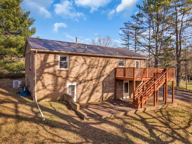 1006 Twin Oaks Dr, White Bluff, TN 37187