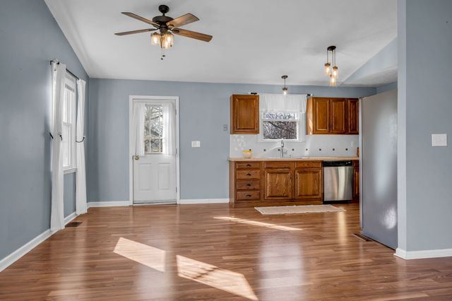 1006 Twin Oaks Dr, White Bluff, TN 37187