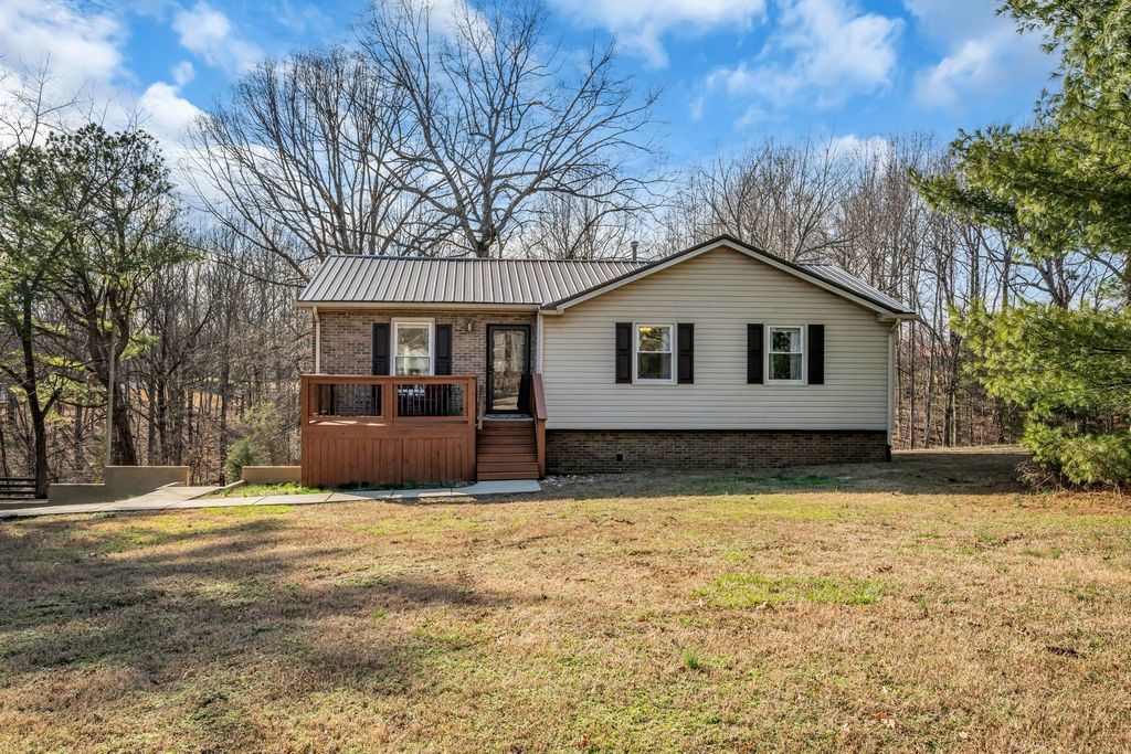 1006 Twin Oaks Dr, White Bluff, TN 37187
