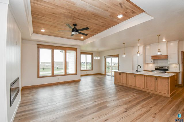 6601 E Fieldview St Street, Sioux Falls, SD 57110