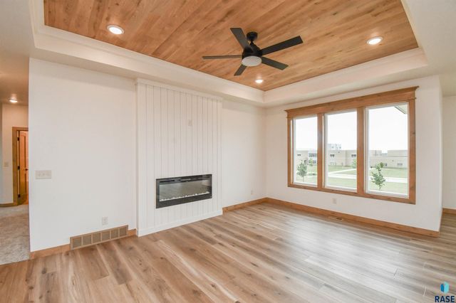6601 E Fieldview St Street, Sioux Falls, SD 57110