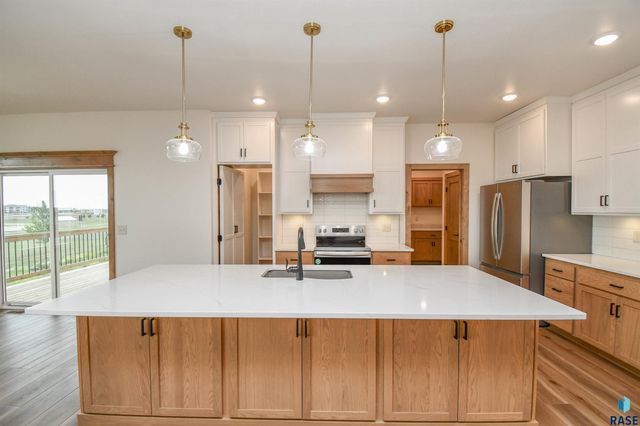 6601 E Fieldview St Street, Sioux Falls, SD 57110