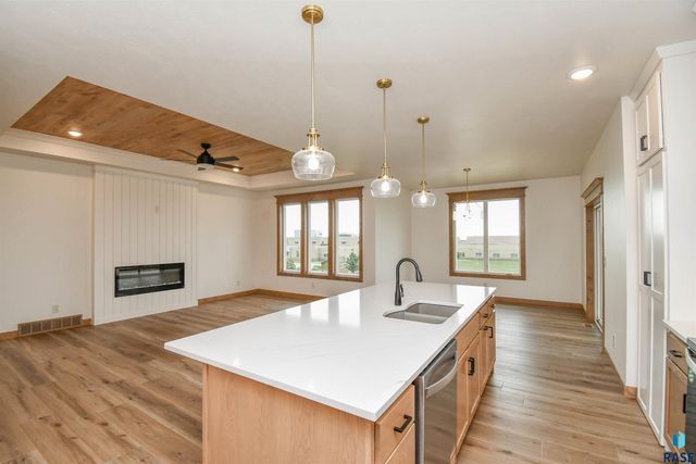 6601 E Fieldview St Street, Sioux Falls, SD 57110