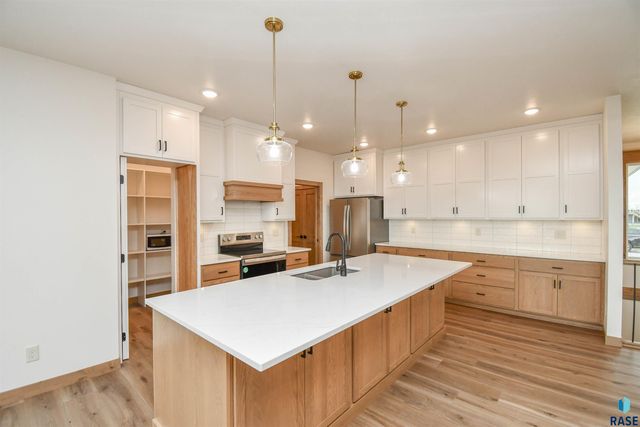 6601 E Fieldview St Street, Sioux Falls, SD 57110