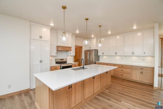 6601 E Fieldview St Street, Sioux Falls, SD 57110