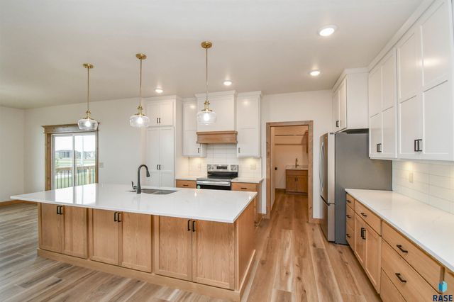 6601 E Fieldview St Street, Sioux Falls, SD 57110