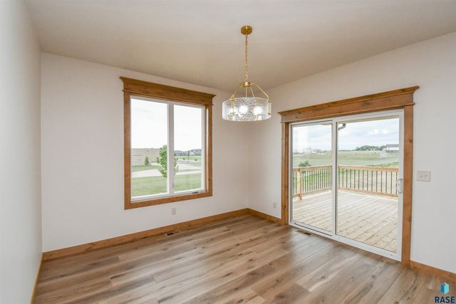 6601 E Fieldview St Street, Sioux Falls, SD 57110