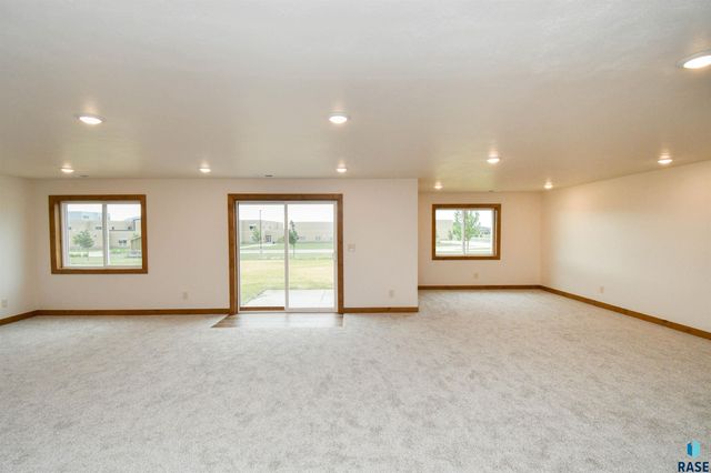 6601 E Fieldview St Street, Sioux Falls, SD 57110
