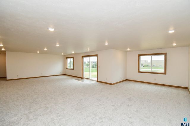 6601 E Fieldview St Street, Sioux Falls, SD 57110
