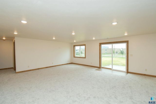 6601 E Fieldview St Street, Sioux Falls, SD 57110