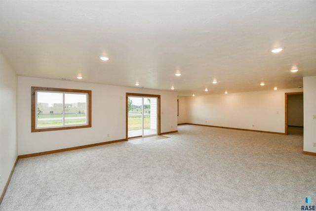 6601 E Fieldview St Street, Sioux Falls, SD 57110