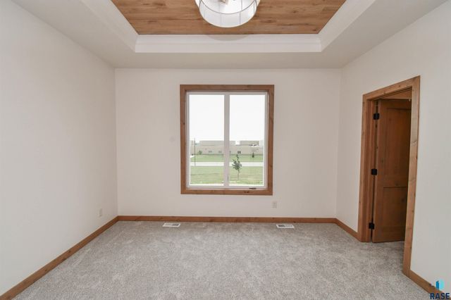 6601 E Fieldview St Street, Sioux Falls, SD 57110