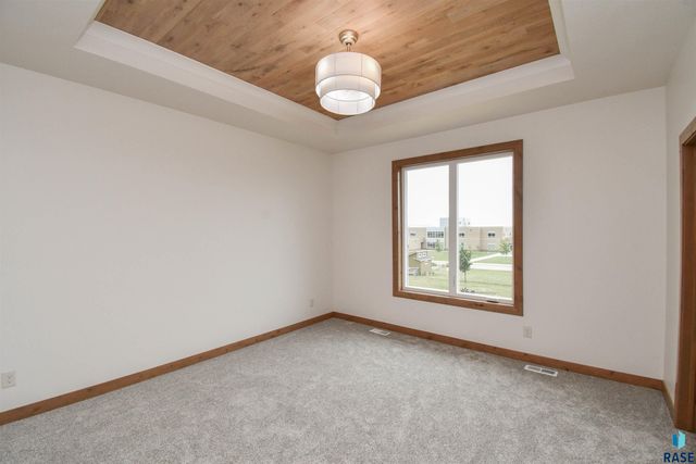 6601 E Fieldview St Street, Sioux Falls, SD 57110
