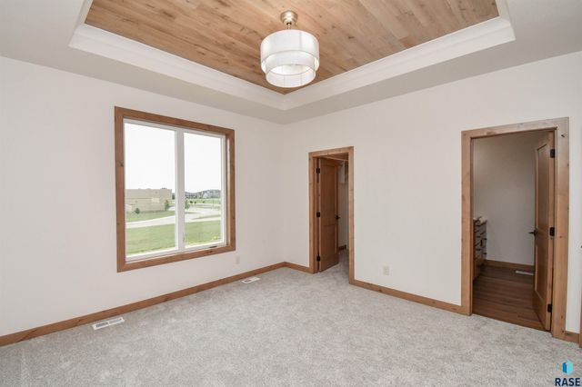 6601 E Fieldview St Street, Sioux Falls, SD 57110