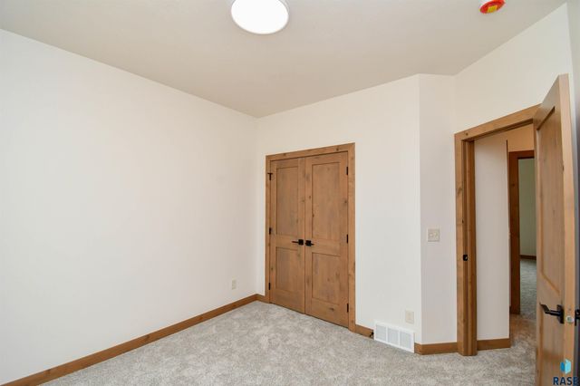 6601 E Fieldview St Street, Sioux Falls, SD 57110