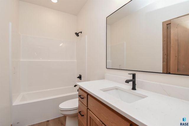 6601 E Fieldview St Street, Sioux Falls, SD 57110