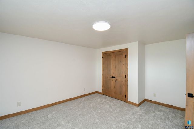 6601 E Fieldview St Street, Sioux Falls, SD 57110