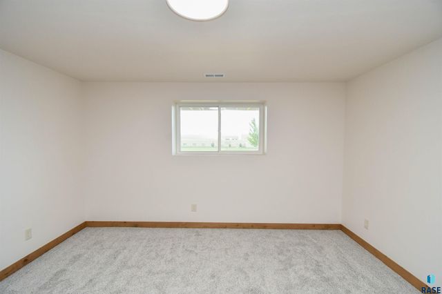 6601 E Fieldview St Street, Sioux Falls, SD 57110