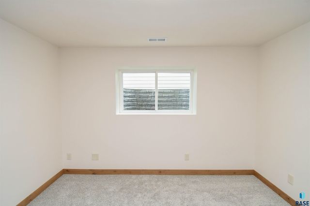 6601 E Fieldview St Street, Sioux Falls, SD 57110