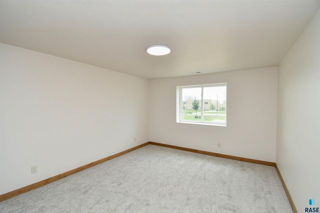 6601 E Fieldview St Street, Sioux Falls, SD 57110