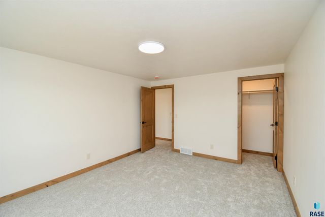 6601 E Fieldview St Street, Sioux Falls, SD 57110