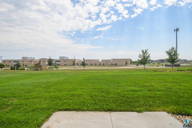 6601 E Fieldview St Street, Sioux Falls, SD 57110