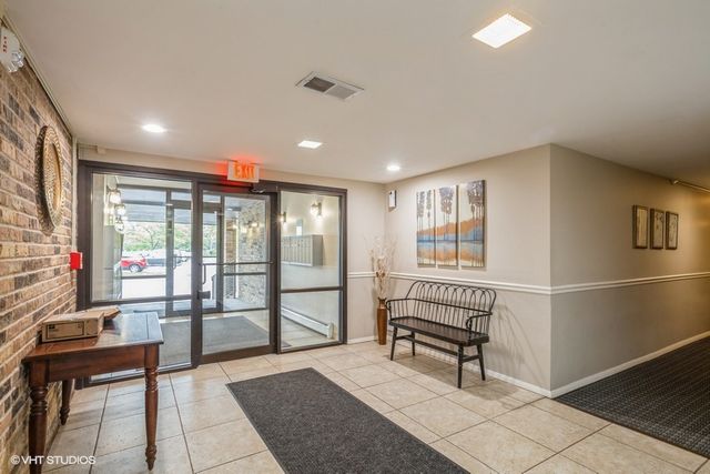 1205 E Hintz Road 206, Arlington Heights, IL 60004