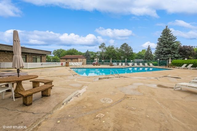 1205 E Hintz Road 206, Arlington Heights, IL 60004