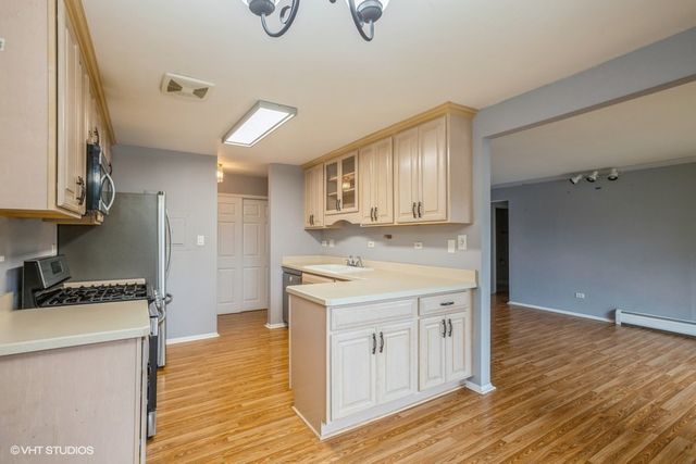 1205 E Hintz Road 206, Arlington Heights, IL 60004