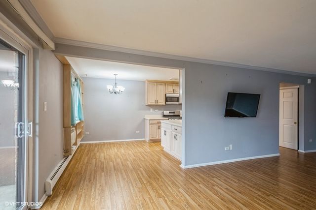 1205 E Hintz Road 206, Arlington Heights, IL 60004