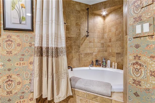 124 Pinebrook DR, Fort Myers, FL 33907