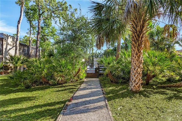 124 Pinebrook DR, Fort Myers, FL 33907