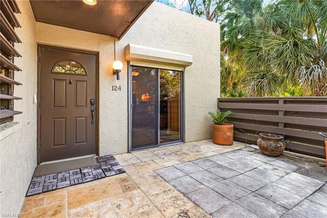 124 Pinebrook DR, Fort Myers, FL 33907