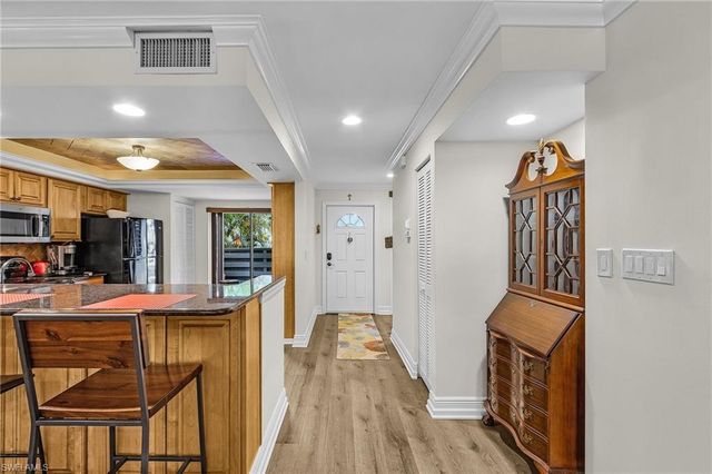 124 Pinebrook DR, Fort Myers, FL 33907