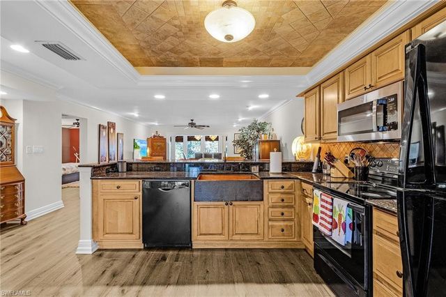 124 Pinebrook DR, Fort Myers, FL 33907