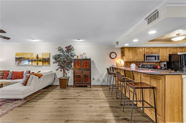 124 Pinebrook DR, Fort Myers, FL 33907