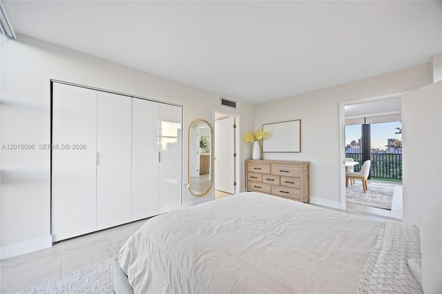 20379 W Country Club Dr 1239, Aventura, FL 33180