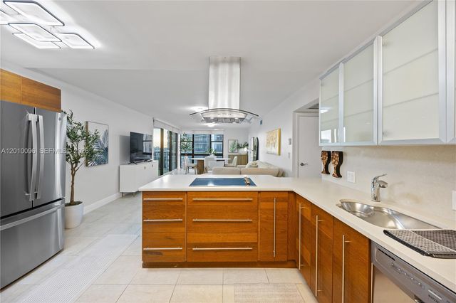 20379 W Country Club Dr 1239, Aventura, FL 33180