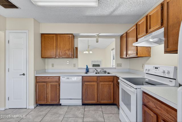 11170 WANDERING OAKS Drive, Jacksonville, FL 32257