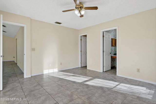 11170 WANDERING OAKS Drive, Jacksonville, FL 32257