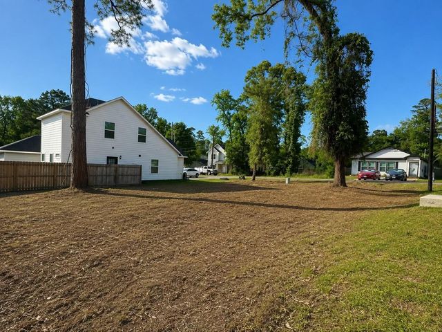 16717 E Ivanhoe, Montgomery, TX 77316