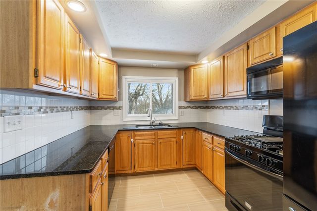 10 Nevins Road, Henrietta, NY 14467