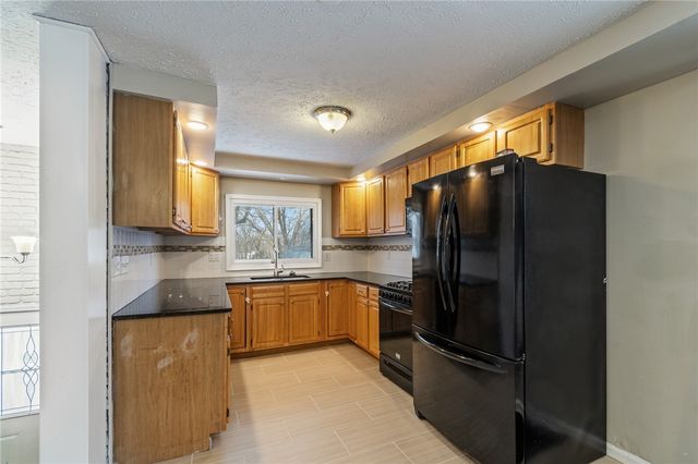 10 Nevins Road, Henrietta, NY 14467